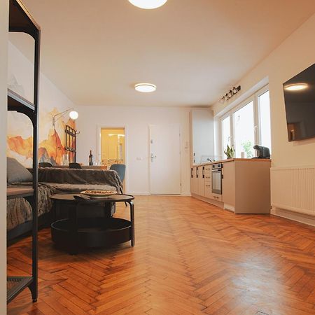 3 Min To Everything-Stylish-Modern-Old Fortress Brasov Ngoại thất bức ảnh